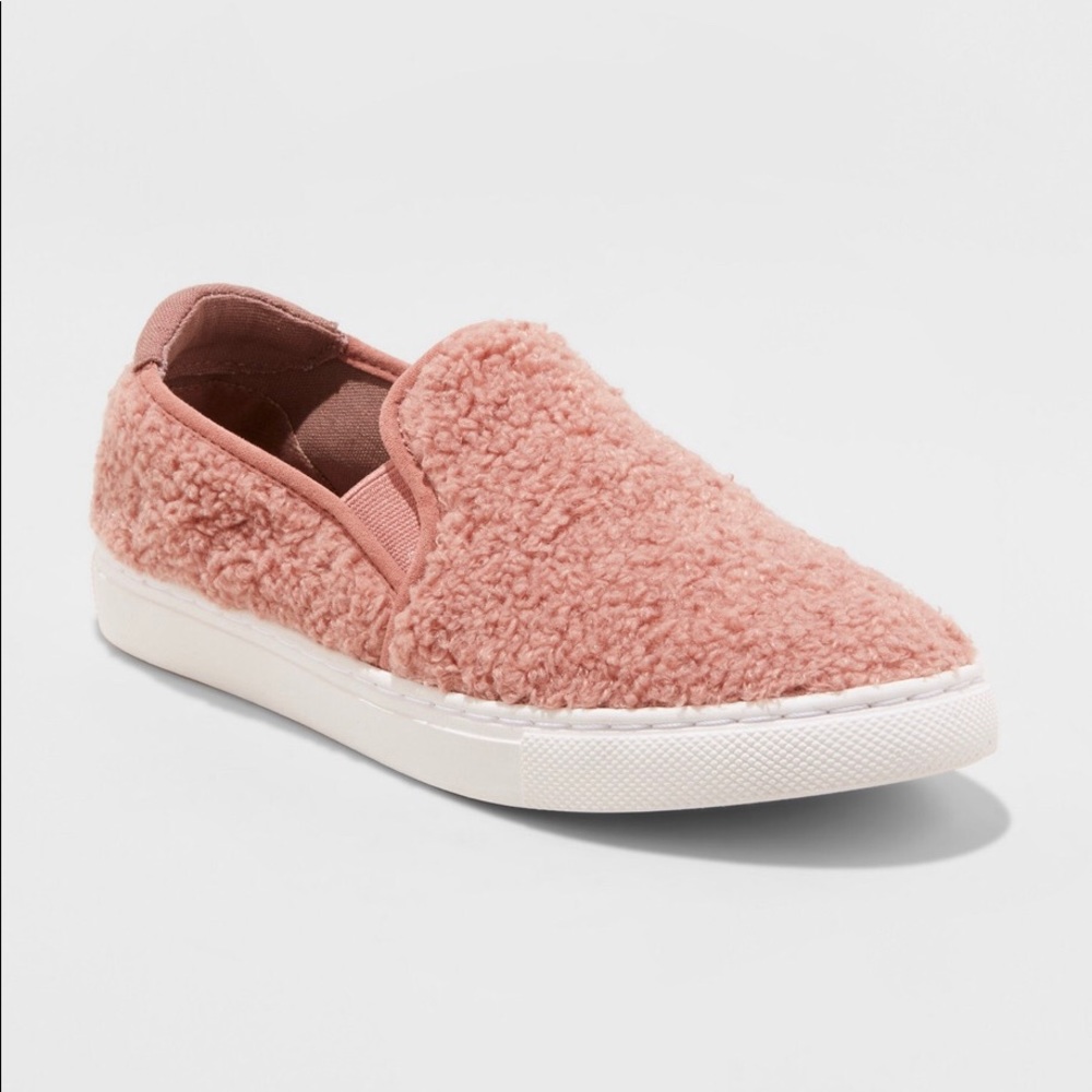 Mad Love Pink Sherpa Fuzzy Shoes - Size 6